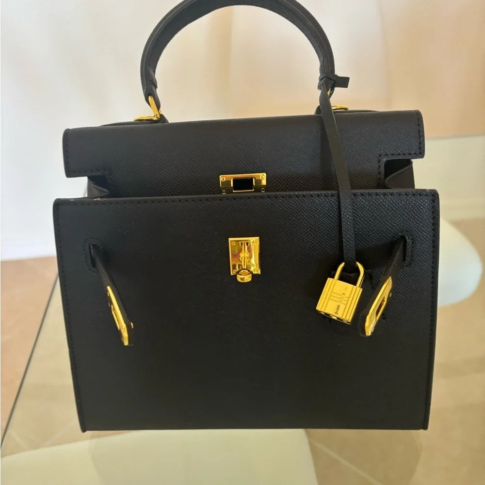 Elegant Black Handbag Vegan Very Durable.